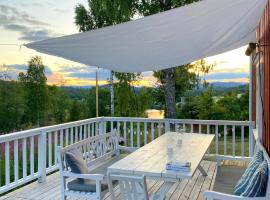 Family House With View Near The Telemark Canal，位于Ulefoss的酒店