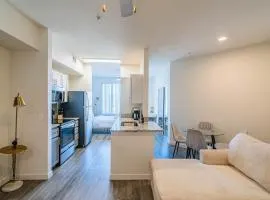 Stylish Studio-1BR 1BA, Pool, Gym, Free Parking, Game Room, EV