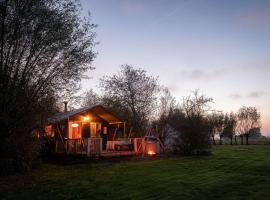 Sm&ucirc;k Thuskes，位于Echtenerbrug的带热水浴缸的酒店