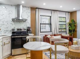Velvet Vue Suite Near JFK, UBS Arena, & 30mins from City，位于Bellerose Terrace的酒店