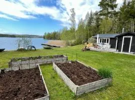 Thilens cottage by lake Bunn