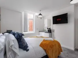 City Centre Studio 5 with Kitchenette, Free Wifi and Smart TV with Netflix by Yoko Property