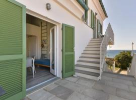 Bilocale Capraia - terrazza vista mare，位于波蒙特的酒店