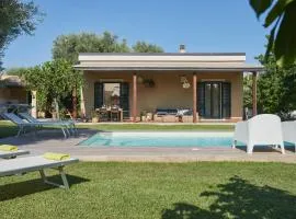 Country House With Pool Among Noto Citrus Groves