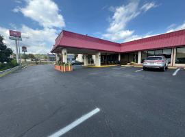 Hotel Red Rose by Townhouse Covington I-64，位于Covington的酒店