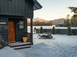 Placid Bay Hotel，位于普莱西德湖的酒店