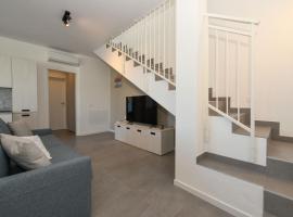 MGH Luxury - Blue Horizon & Alba Lake Houses，位于代森扎诺-德尔加达的酒店