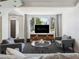 Townhouse with Hot Tub near Blue Mountain Village - 162 Vacation Inn