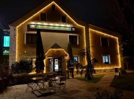 栗子下酒店及餐厅，位于Krupka - Marsov的酒店