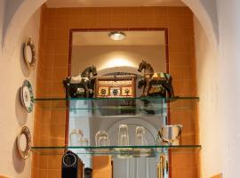 尚勒崖城酒店，位于纽波特的带热水浴缸的酒店