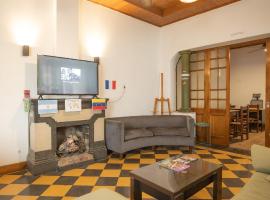 HOSTEL COLIVING STUDIO JUNIN，位于胡宁的酒店
