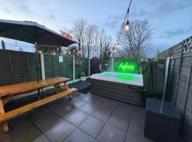 Gwens House - Holiday Cottage With Hot Tub，位于Brynsiencyn的酒店