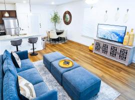 New Modern Urban Home Near Top Attractions，位于Helotes的酒店