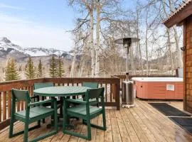 Russell Home by AvantStay Expansive Deck Stunning Views Hot Tub