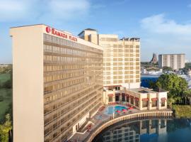 Ramada Plaza by Wyndham Orlando Resort & Suites Intl Drive - Newly Renovated!，位于奥兰多的酒店