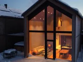 Villa Priddy-Lapland Luxury with hot tub and sauna