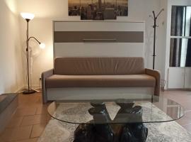 Loft cosi à proximité du centre géographique Belge，位于让布卢的酒店