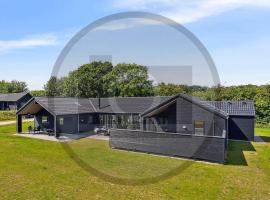 Amazing Home In Idestrup With Sauna，位于Idestrup的豪华酒店
