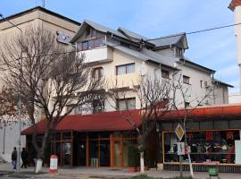 Sunrise Hotel，位于Adjud的酒店