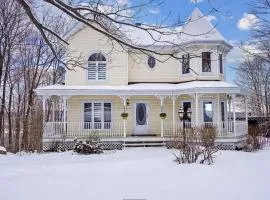 La Maison Jaune Near Town & Nature, with Hot tub