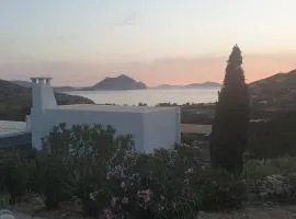 Villa Handras, 2 apartments, by Amorgos Holiday Homes