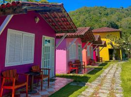 瑞坎托多斯利马旅馆，位于Praia do Bananal的带泳池的酒店