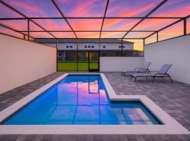 Modern and Spacious 5BR Villa Near Disney with Private Pool and Themed Bedrooms，位于奥兰多的乡村别墅