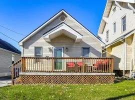 Pet-Friendly Home 2 Mi to Downtown Des Moines!