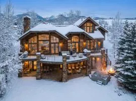 Luxury Telluride Retreat Hot Tub and Mountain View