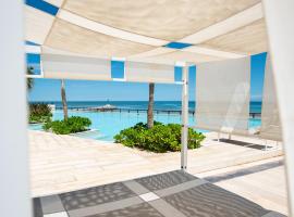 Ocean and Marina views from this fantastic beachfront condo，位于普罗格雷索的酒店