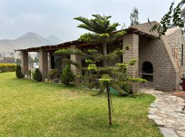 Ecological Rancho house con piscina cerca al Río & Billar，位于Pampa de Flores的酒店