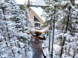 L'intemporel - Retro Chalet with Private Lake and Hot Tub