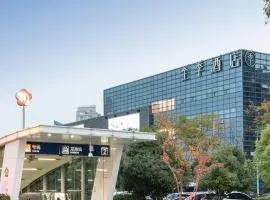 全季南京六合龙池地铁站酒店