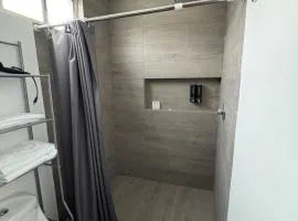 Cuarto independiente frente al museo del desierto