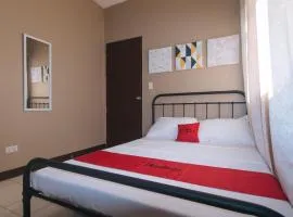 RedDoorz at Aurea Apartelle