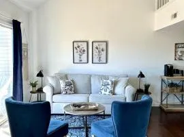 Refreshed! Cozy Condo, Loft King Bed 3 miles to the Strip!