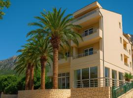 Hotel Neptun Gradac，位于格拉达茨的酒店