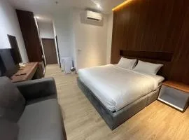 J&P Hotel Sriracha