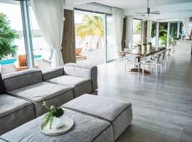 Villa Mariposa Ocean Front Mansion with Infinity Pool