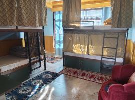 Cosmic Buddha Bnb，位于甘托克的酒店