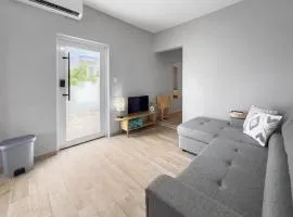 Casa La Cueva Apt 2 Boho Oceanfront House