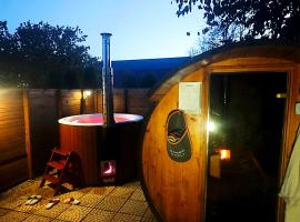 Pod orehom drvena kuća i sauna，位于克拉皮纳的酒店