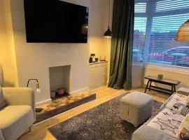 Central Belfast 2 Bedroom House Sleeps 6 Beside Ormeau Park