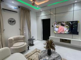 Tee Motley shortlet，位于Ejigbo的酒店