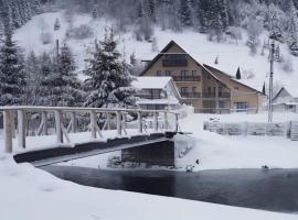 Pensiunea El Monte SPA，位于鲁克尔的带泳池的酒店