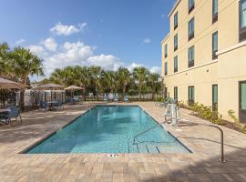 Pestana Orlando Suites - Lake Buena Vista，位于奥兰多的带泳池的酒店