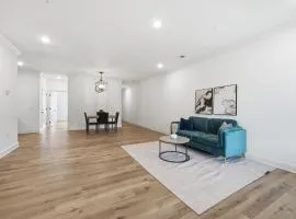 Modern 2BR2BA Retreat Bright & Airy