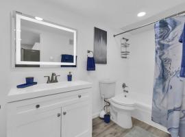 Bright 1BR Condo close to Food and Entertainment，位于阿林顿的酒店