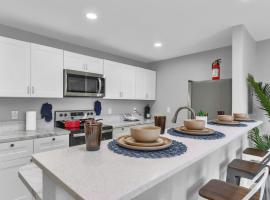 Bright 2BR Condo Near Restaurants and Entertainment，位于阿林顿的酒店