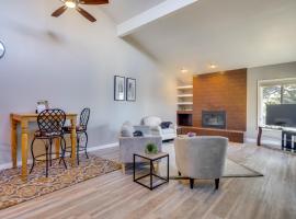 Pet-Friendly Condo with Mountain View in Monument!，位于Monument的酒店